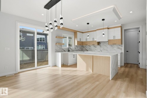 6716 Knox Crest Sw, Edmonton, AB - Indoor Photo Showing Kitchen With Upgraded Kitchen
