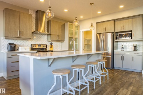 9815 225 Street, Edmonton, AB - Indoor Photo Showing Kitchen With Upgraded Kitchen