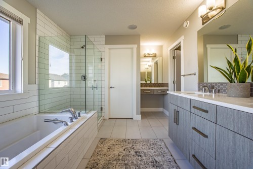 9815 225 Street, Edmonton, AB - Indoor Photo Showing Bathroom