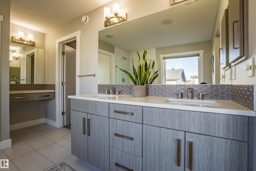 9815 225 Street, Edmonton, AB - Indoor Photo Showing Bathroom