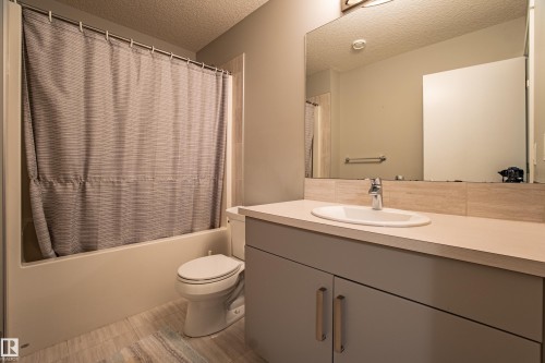 9815 225 Street, Edmonton, AB - Indoor Photo Showing Bathroom
