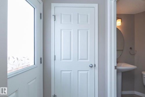 6938 23 Avenue, Edmonton, AB - Indoor