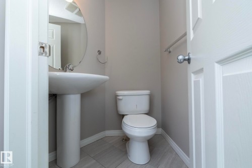 6938 23 Avenue, Edmonton, AB - Indoor Photo Showing Bathroom
