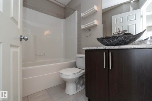 6938 23 Avenue, Edmonton, AB - Indoor Photo Showing Bathroom