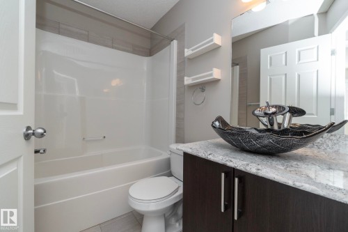 6938 23 Avenue, Edmonton, AB - Indoor Photo Showing Bathroom