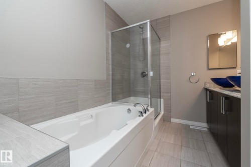 6938 23 Avenue, Edmonton, AB - Indoor Photo Showing Bathroom