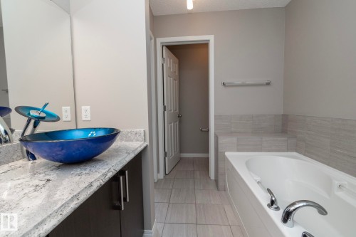 6938 23 Avenue, Edmonton, AB - Indoor Photo Showing Bathroom