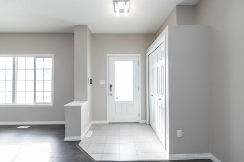 6938 23 Avenue, Edmonton, AB - Indoor Photo Showing Other Room