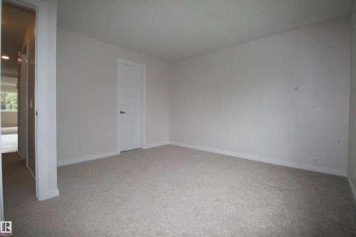 4830 32 Avenue, Edmonton, AB - Indoor Photo Showing Other Room