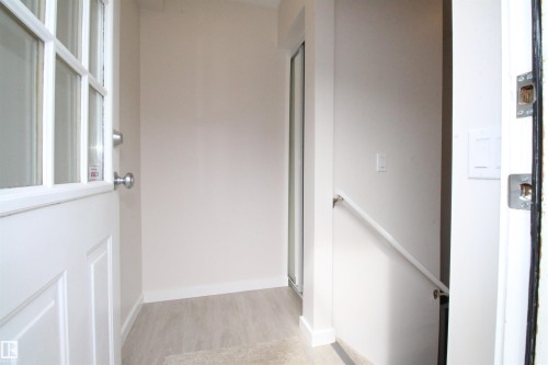 4830 32 Avenue, Edmonton, AB - Indoor Photo Showing Other Room