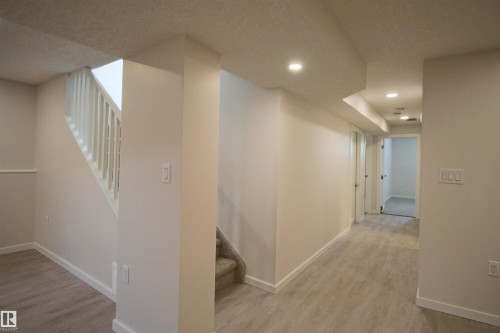 4830 32 Avenue, Edmonton, AB - Indoor Photo Showing Other Room