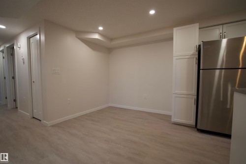4830 32 Avenue, Edmonton, AB - Indoor Photo Showing Other Room
