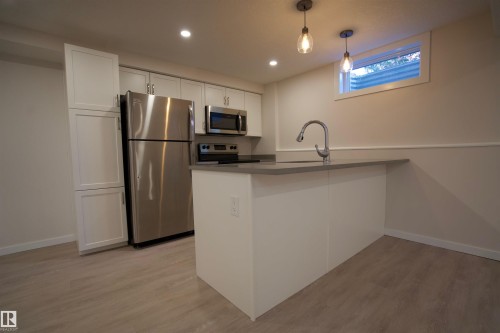 4830 32 Avenue, Edmonton, AB - Indoor Photo Showing Kitchen