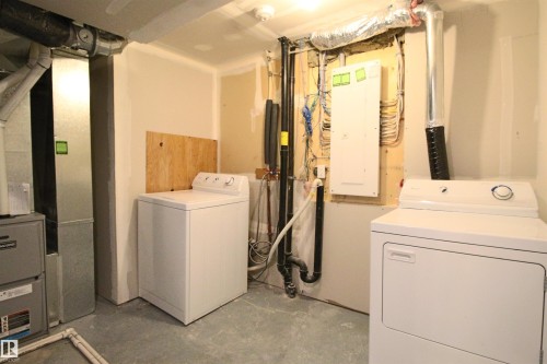 4830 32 Avenue, Edmonton, AB - Indoor Photo Showing Laundry Room