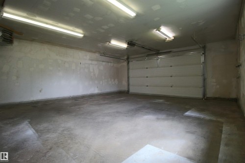 4830 32 Avenue, Edmonton, AB - Indoor Photo Showing Garage