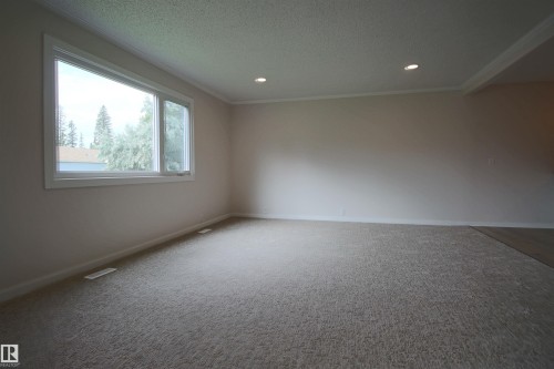 4830 32 Avenue, Edmonton, AB - Indoor Photo Showing Other Room