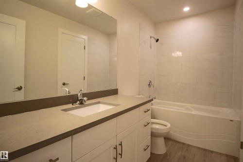 4830 32 Avenue, Edmonton, AB - Indoor Photo Showing Bathroom