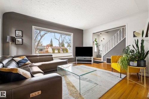 13519 110 A Avenue, Edmonton, AB - Indoor Photo Showing Living Room