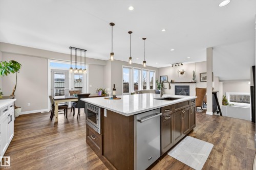 38 Eternity Crescent, St. Albert, AB - Indoor Photo Showing Kitchen With Upgraded Kitchen