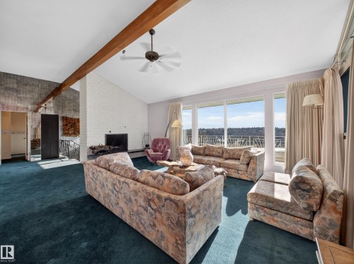 3642 Ada Boulevard, Edmonton, AB - Indoor Photo Showing Living Room