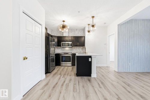 105 304 Ambleside Link Link, Edmonton, AB - Indoor Photo Showing Kitchen With Upgraded Kitchen