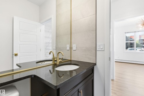 105 304 Ambleside Link Link, Edmonton, AB - Indoor Photo Showing Bathroom