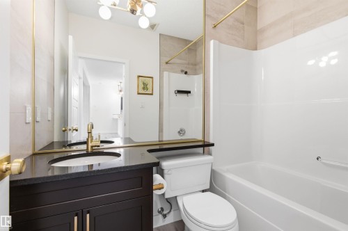105 304 Ambleside Link Link, Edmonton, AB - Indoor Photo Showing Bathroom