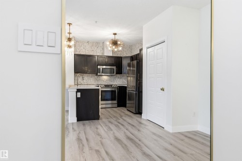 105 304 Ambleside Link Link, Edmonton, AB - Indoor Photo Showing Kitchen