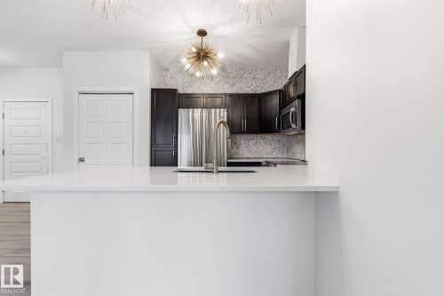 105 304 Ambleside Link Link, Edmonton, AB - Indoor Photo Showing Kitchen