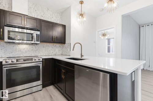 105 304 Ambleside Link Link, Edmonton, AB - Indoor Photo Showing Kitchen With Upgraded Kitchen