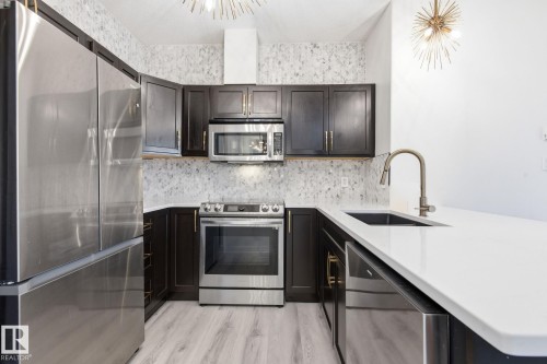 105 304 Ambleside Link Link, Edmonton, AB - Indoor Photo Showing Kitchen With Upgraded Kitchen