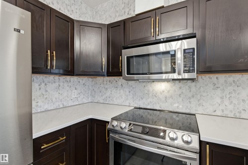 105 304 Ambleside Link Link, Edmonton, AB - Indoor Photo Showing Kitchen