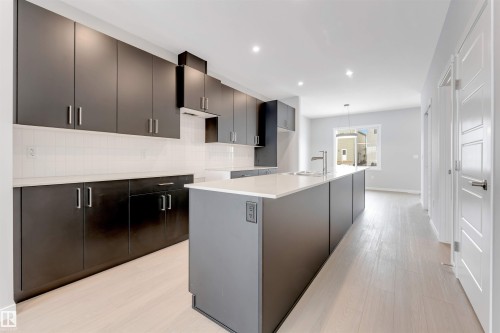 1027 Aster Boulevard, Edmonton, AB - Indoor Photo Showing Kitchen With Upgraded Kitchen