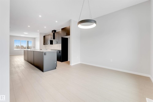 1027 Aster Boulevard, Edmonton, AB - Indoor Photo Showing Kitchen