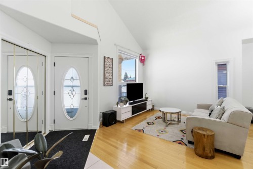 1324 116 Street, Edmonton, AB - Indoor