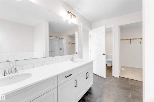 17811 7 St, Edmonton, AB - Indoor Photo Showing Bathroom
