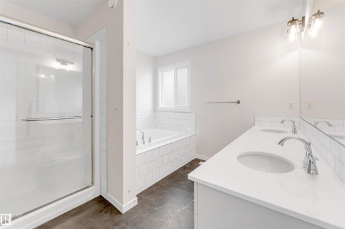 17811 7 St, Edmonton, AB - Indoor Photo Showing Bathroom