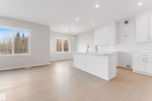 17839 7 St, Edmonton, AB - Indoor Photo Showing Kitchen
