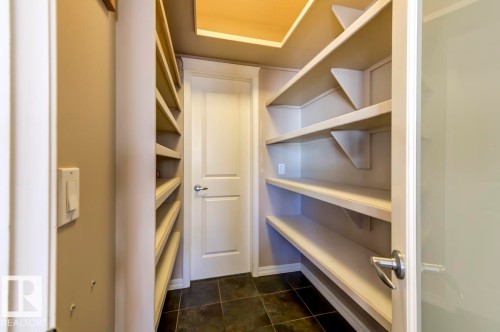 11122 52 Street, Edmonton, AB - Indoor With Storage