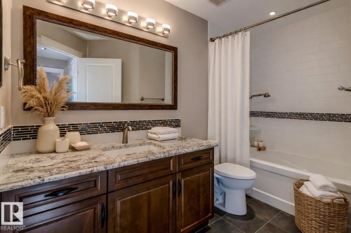 11122 52 Street, Edmonton, AB - Indoor Photo Showing Bathroom