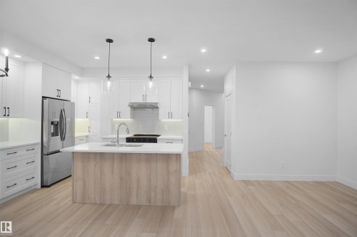 3050 Dixon Landing Landing, Edmonton, AB - Indoor Photo Showing Kitchen With Upgraded Kitchen