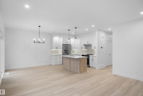 3050 Dixon Landing Landing, Edmonton, AB - Indoor Photo Showing Kitchen With Upgraded Kitchen