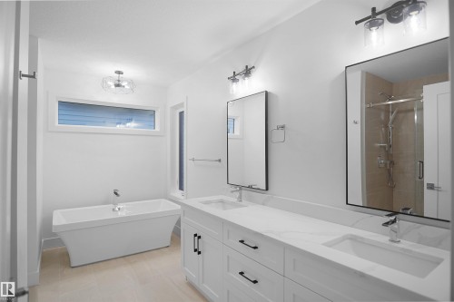 3050 Dixon Landing Landing, Edmonton, AB - Indoor Photo Showing Bathroom