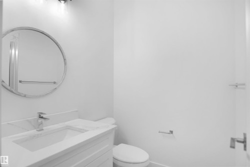 3050 Dixon Landing Landing, Edmonton, AB - Indoor Photo Showing Bathroom