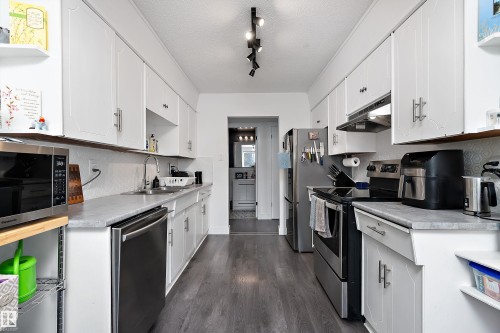 9326 80 Avenue, Edmonton, AB - Indoor Photo Showing Kitchen