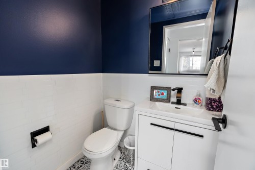 9326 80 Avenue, Edmonton, AB - Indoor Photo Showing Bathroom