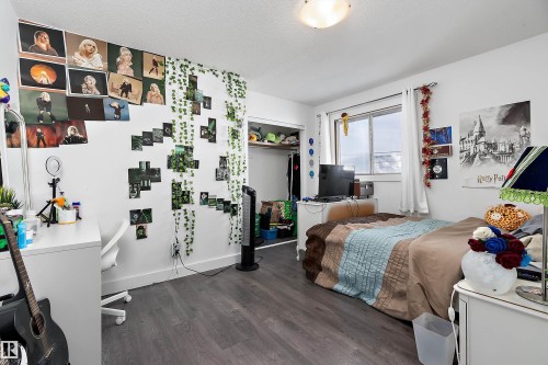 9326 80 Avenue, Edmonton, AB - Indoor Photo Showing Bedroom