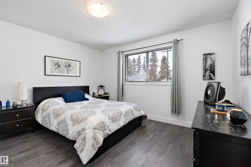 9326 80 Avenue, Edmonton, AB - Indoor Photo Showing Bedroom