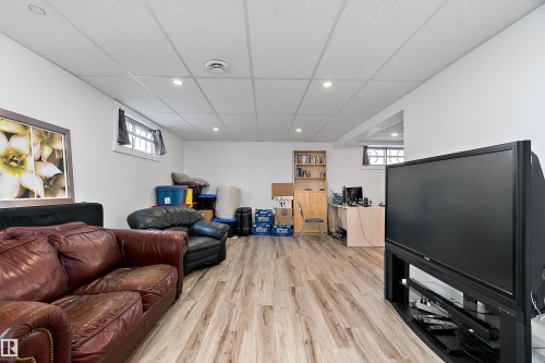 9326 80 Avenue, Edmonton, AB - Indoor