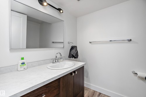 9326 80 Avenue, Edmonton, AB - Indoor Photo Showing Bathroom